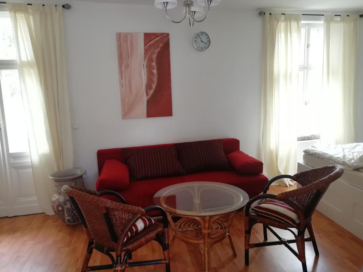 Ehemalige Bibliothek Apartment Fuer 2 Mit Kueche Kamin Netflix Parken Und Hofladen Steinhofel Dış mekan fotoğraf
