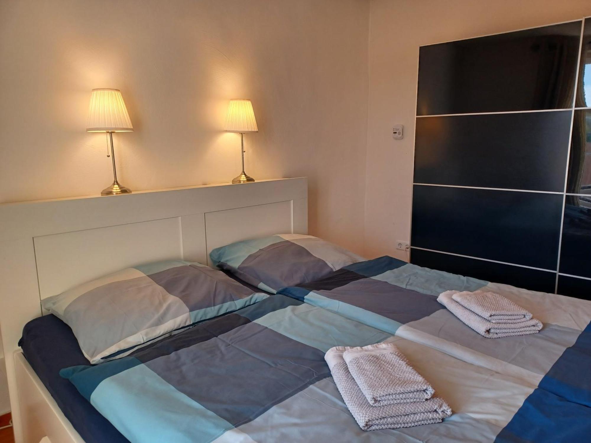 Ehemalige Bibliothek Apartment Fuer 2 Mit Kueche Kamin Netflix Parken Und Hofladen Steinhofel Dış mekan fotoğraf